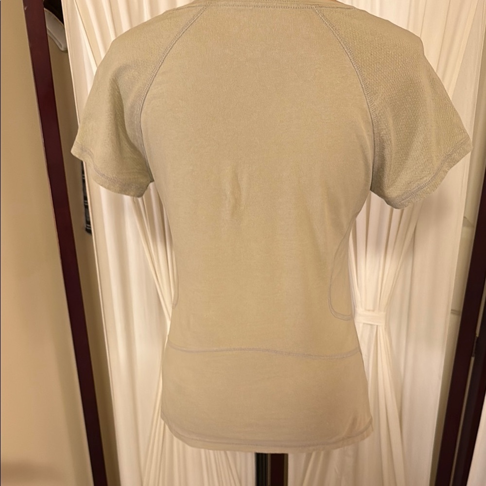 Danskin Now Active Tan Short Sleeve T-Shirt size M - Picture 4 of 7